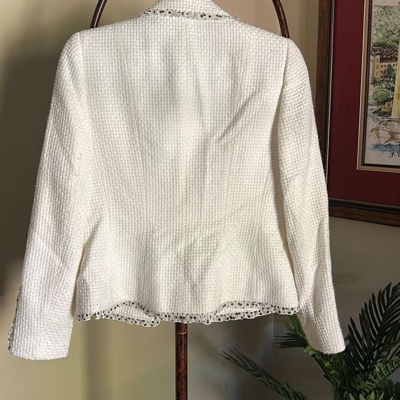TAHARI White Tweed Blazer w/Polka Dot Trim - Picture 8 of 9
